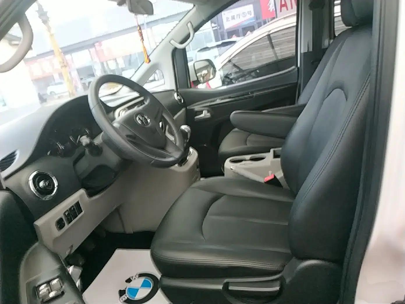 JAC Refine M3 2016 IKEA Edition 1.6L Luxury Smart Model — миниатюра 18