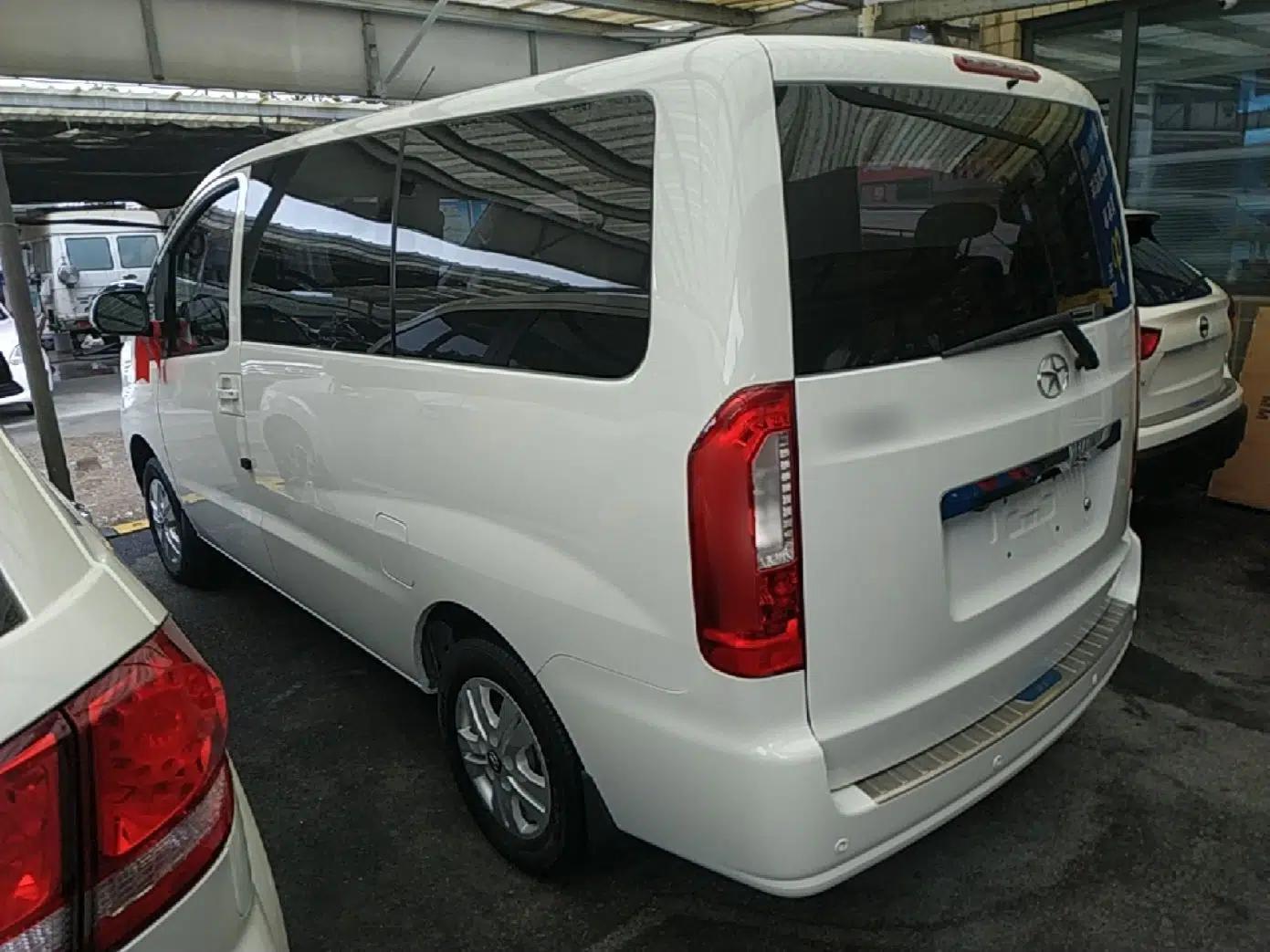 JAC Refine M3 2016 IKEA Edition 1.6L Luxury Smart Model — миниатюра 4