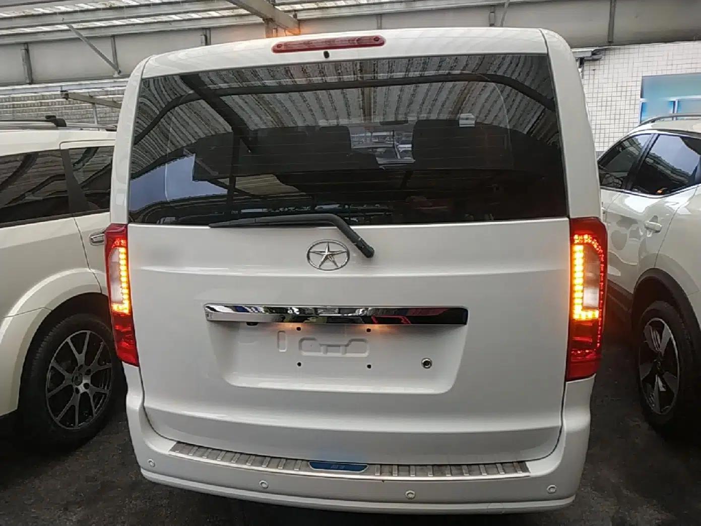 JAC Refine M3 2016 IKEA Edition 1.6L Luxury Smart Model — миниатюра 5