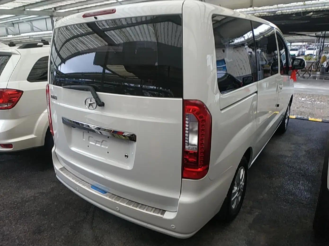 JAC Refine M3 2016 IKEA Edition 1.6L Luxury Smart Model — миниатюра 6