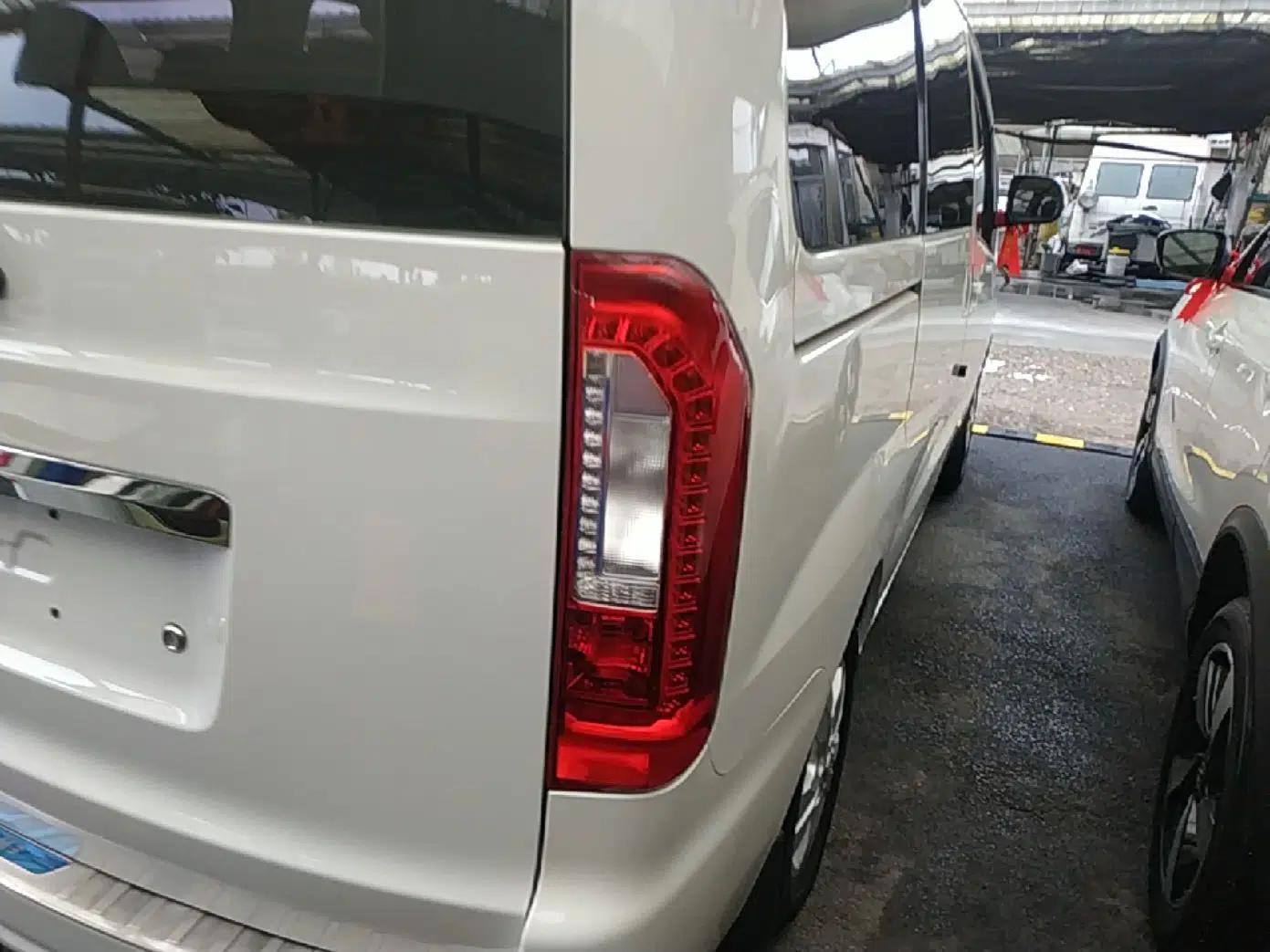 JAC Refine M3 2016 IKEA Edition 1.6L Luxury Smart Model — миниатюра 7