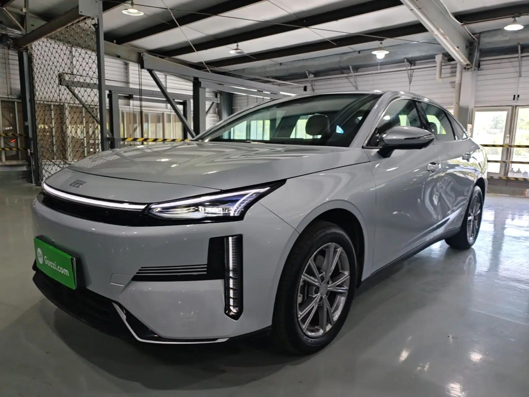 Geely Galaxy L6 2025 EM-i 140km Explorer+ Edition — миниатюра 1