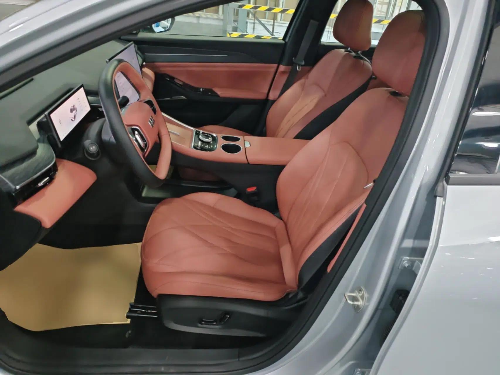 Geely Galaxy L6 2025 EM-i 140km Explorer+ Edition — миниатюра 18