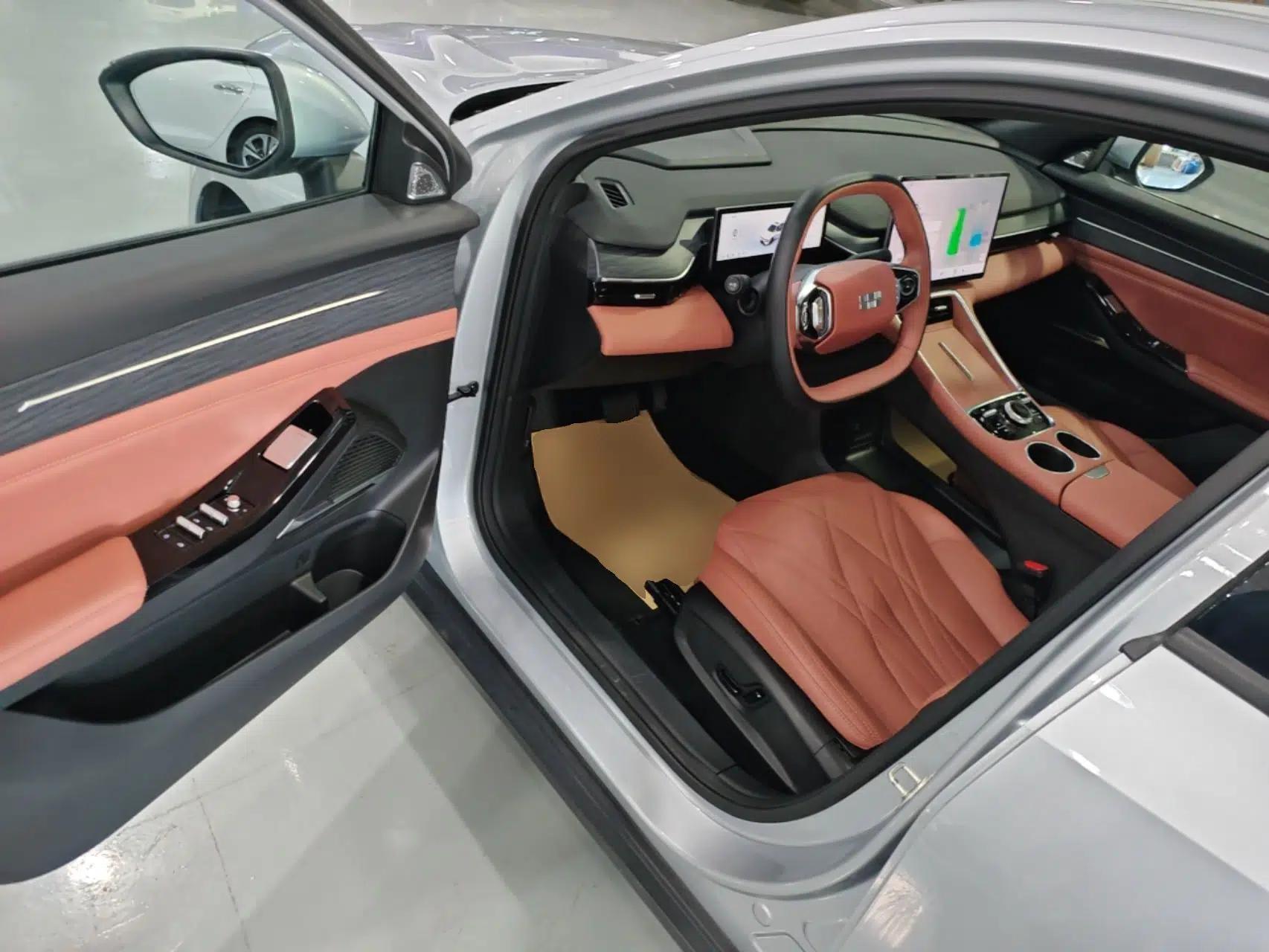 Geely Galaxy L6 2025 EM-i 140km Explorer+ Edition — миниатюра 19