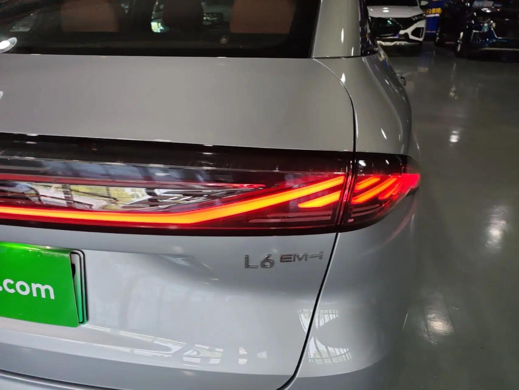 Geely Galaxy L6 2025 EM-i 140km Explorer+ Edition — миниатюра 7