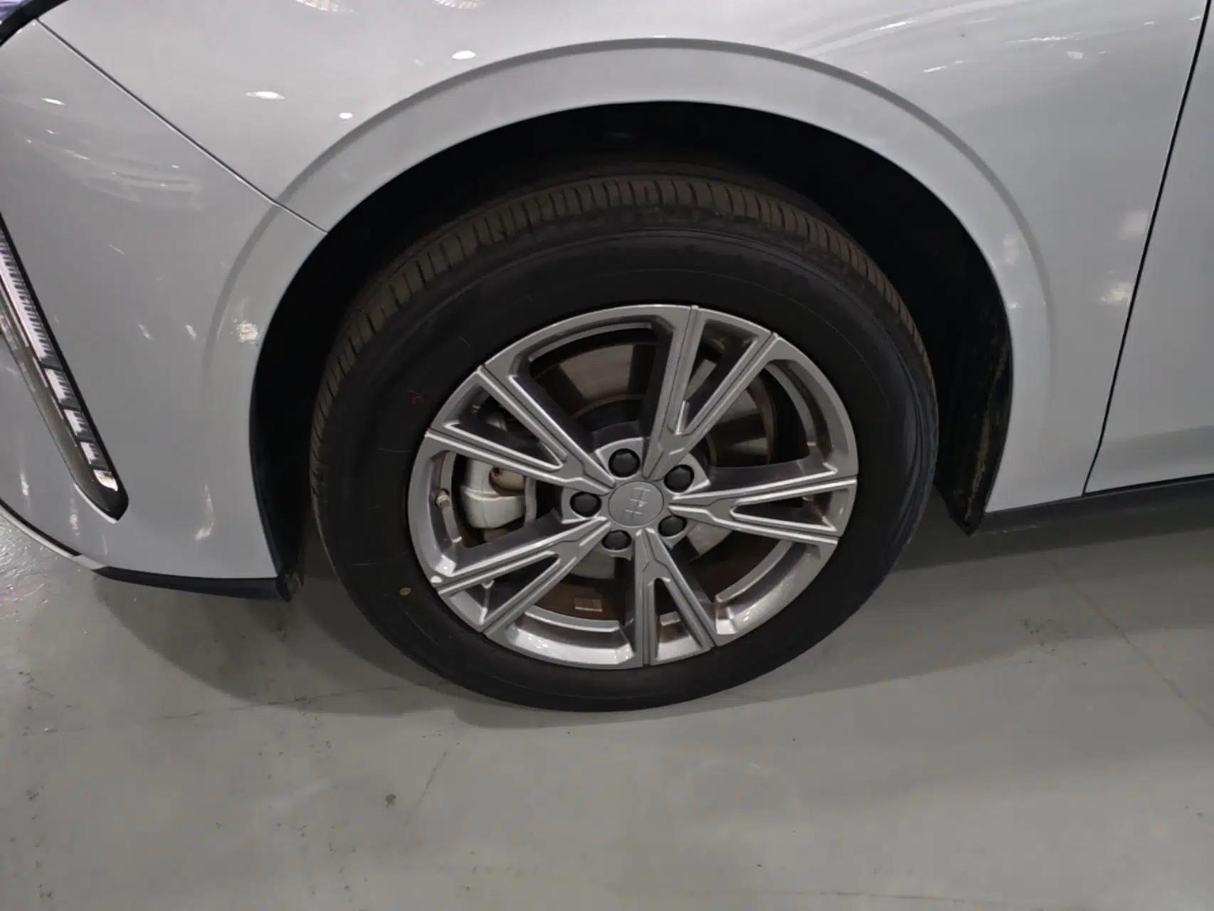 Geely Galaxy L6 2025 EM-i 140km Explorer+ Edition — миниатюра 8