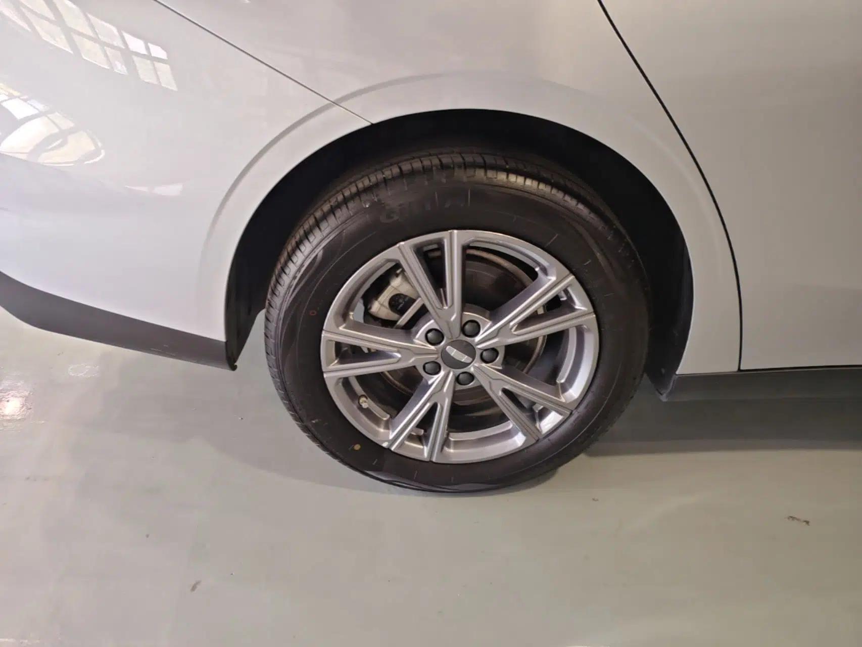Geely Galaxy L6 2025 EM-i 140km Explorer+ Edition — миниатюра 10