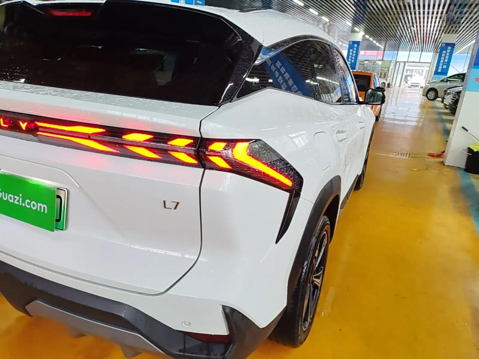 Geely Galaxy L7 2024 1.5T 115 km PLUS Dragon Edition — миниатюра 7