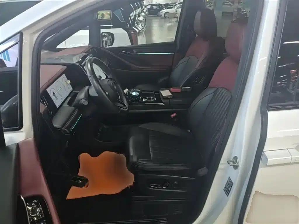 Trumpchi M8 2023 Master Series Dual Engine Supreme Edition — миниатюра 15