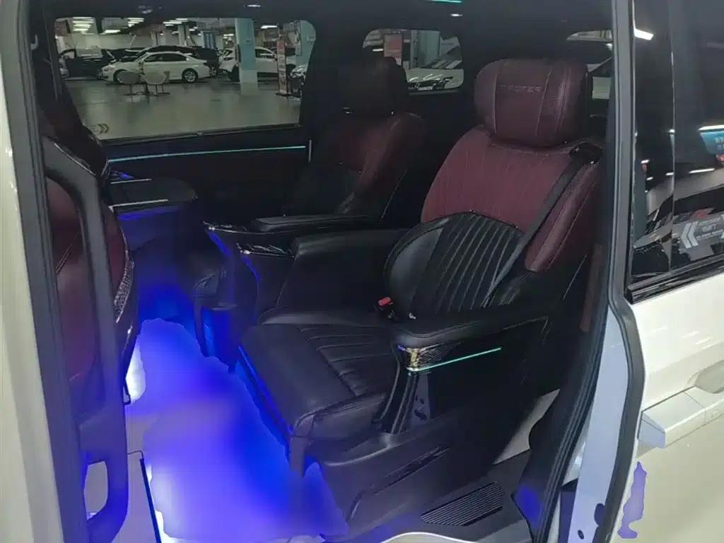 Trumpchi M8 2023 Master Series Dual Engine Supreme Edition — миниатюра 17