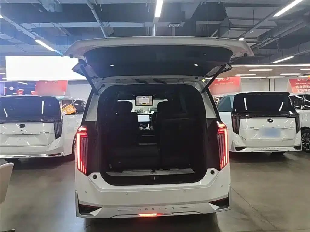 Trumpchi M8 2023 Master Series Dual Engine Supreme Edition — миниатюра 19