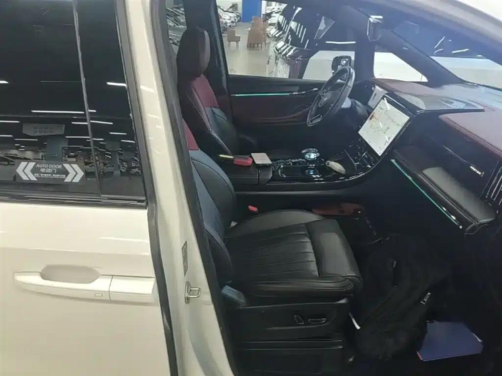 Trumpchi M8 2023 Master Series Dual Engine Supreme Edition — миниатюра 25