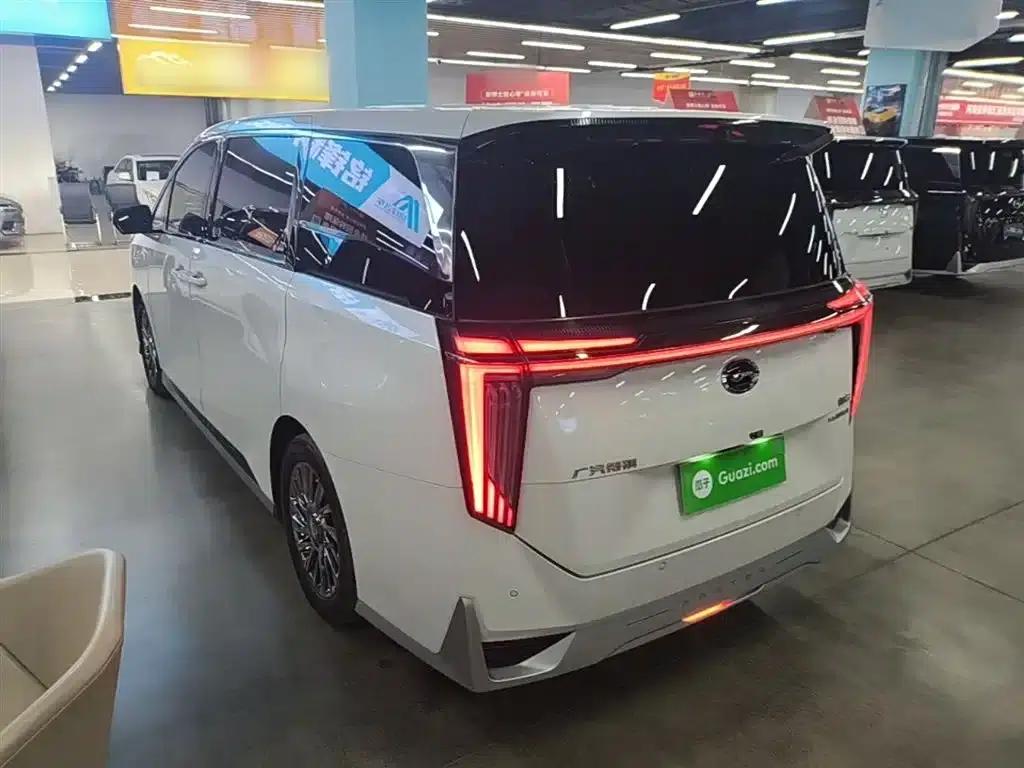 Trumpchi M8 2023 Master Series Dual Engine Supreme Edition — миниатюра 5