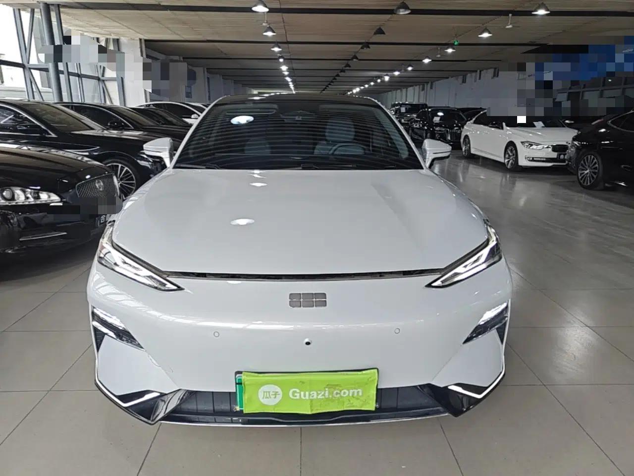 Geely Galaxy E8 2025 700 km Long-Range Intelligent Driving Version — миниатюра 2