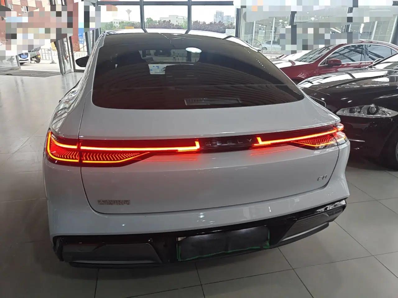Geely Galaxy E8 2025 700 km Long-Range Intelligent Driving Version — миниатюра 3