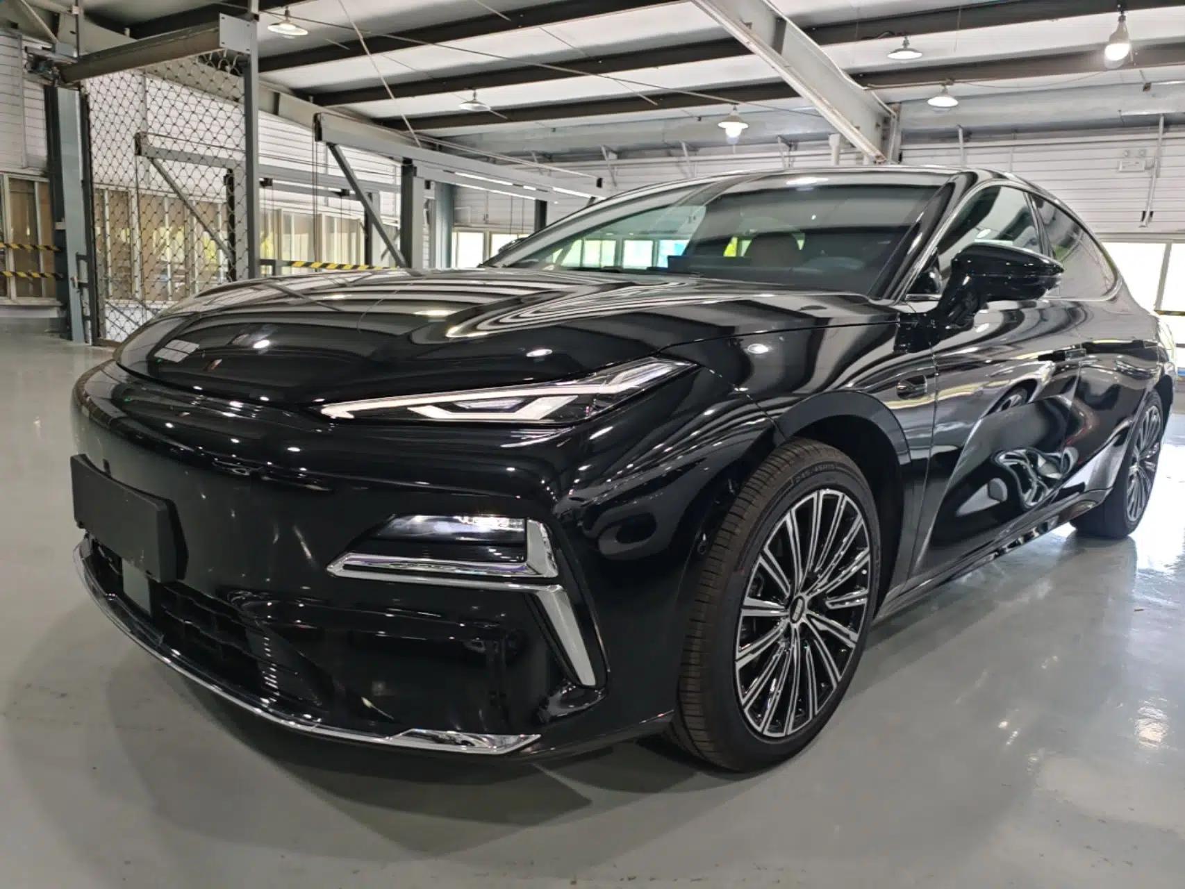 Geely Galaxy 8 2025 130km EM-i Flagship Edition — миниатюра 1