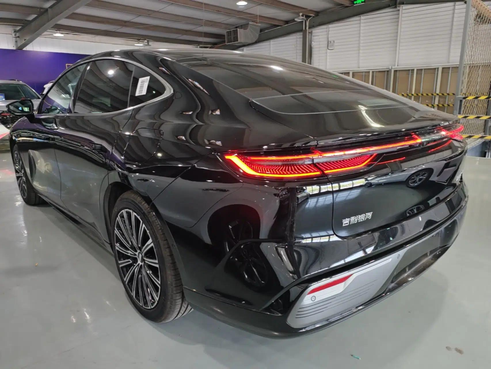 Geely Galaxy 8 2025 130km EM-i Flagship Edition — миниатюра 4