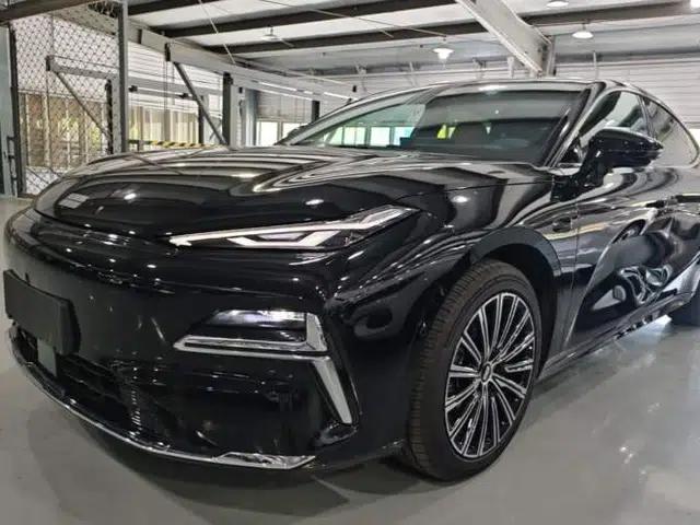 Geely Galaxy 8 2025 130km EM-i Flagship Edition