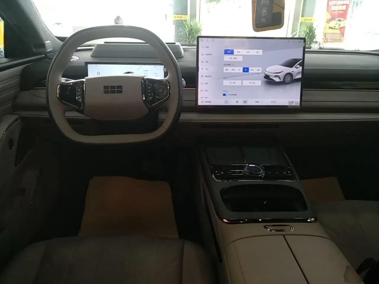 Geely Galaxy 8 2025 130km EM-P Starship Edition — миниатюра 12