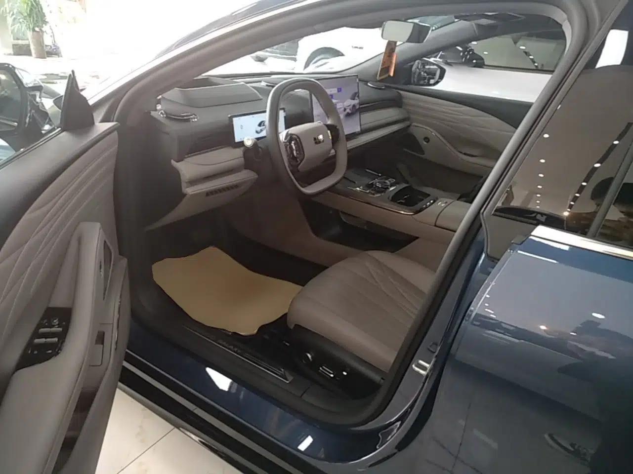 Geely Galaxy 8 2025 130km EM-P Starship Edition — миниатюра 18
