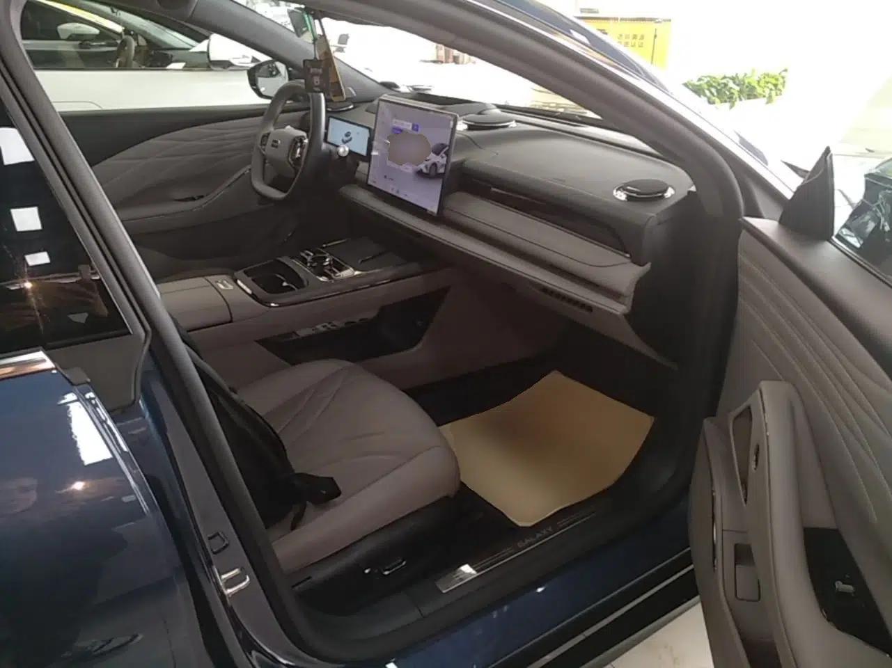 Geely Galaxy 8 2025 130km EM-P Starship Edition — миниатюра 23