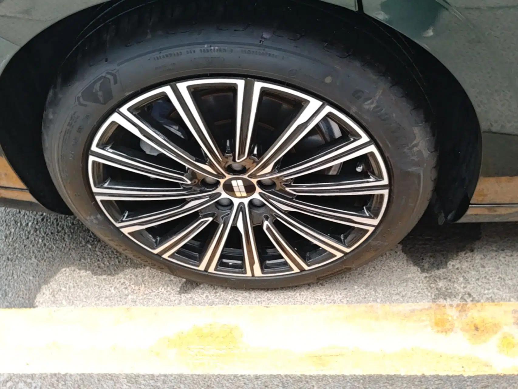 Geely Galaxy 8 2025 130km EM-P Starship Edition — миниатюра 10