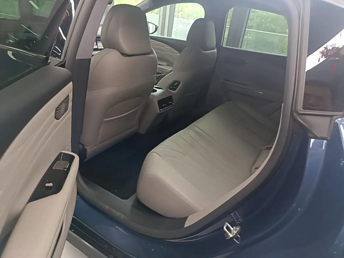 Geely Galaxy 8 2025 130km EM-P Starship Edition — миниатюра 20