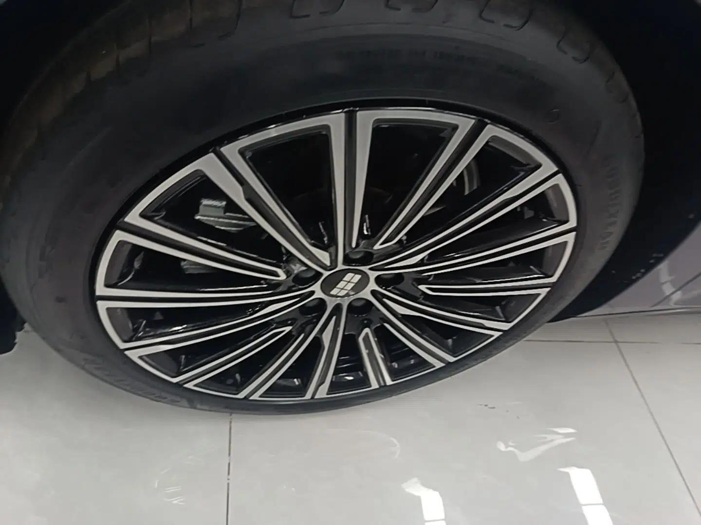 Geely Galaxy 8 2025 130km EM-P Starship Edition — миниатюра 8