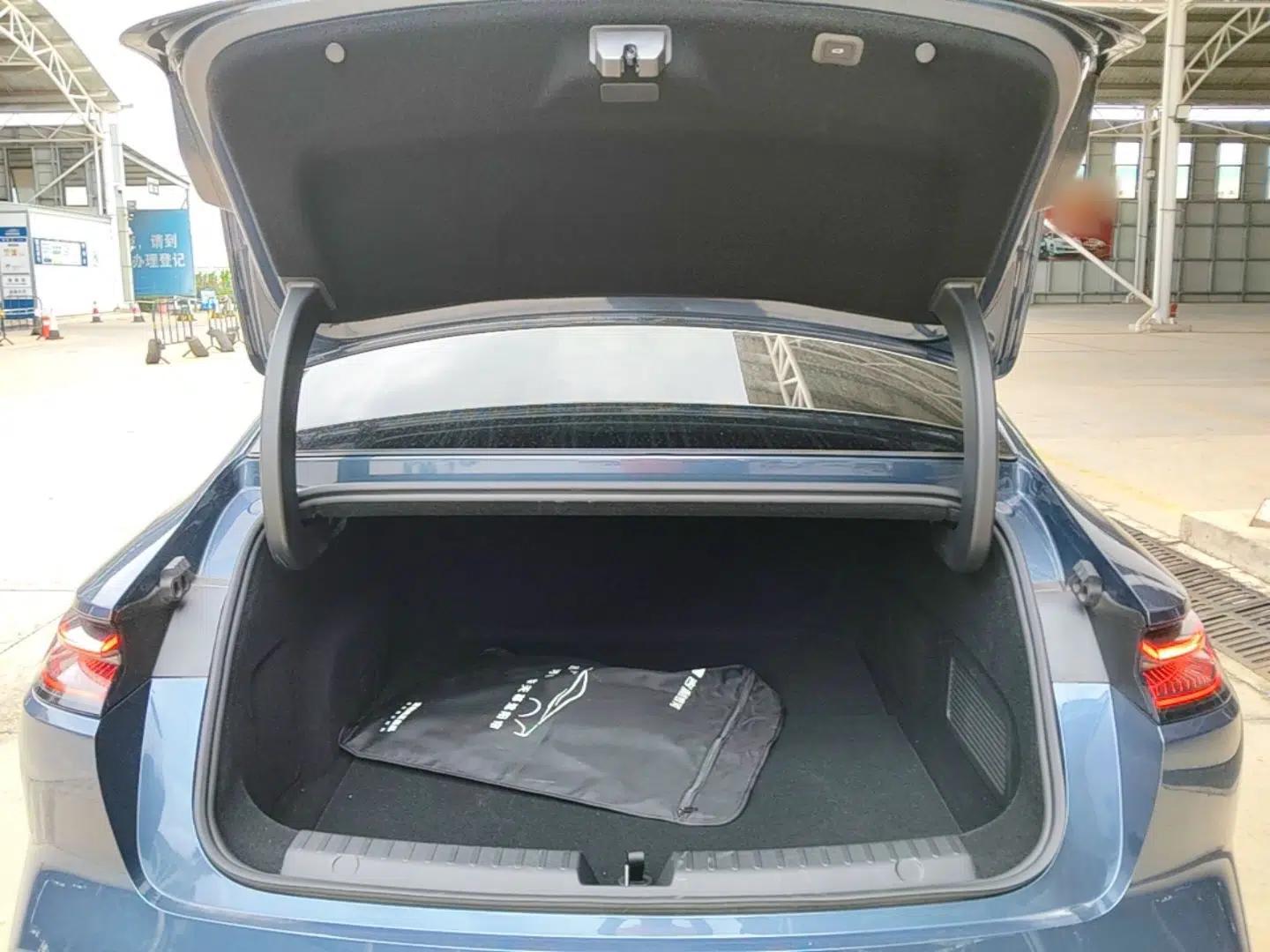 Geely Galaxy 8 2025 130km EM-P Starship Edition — миниатюра 22