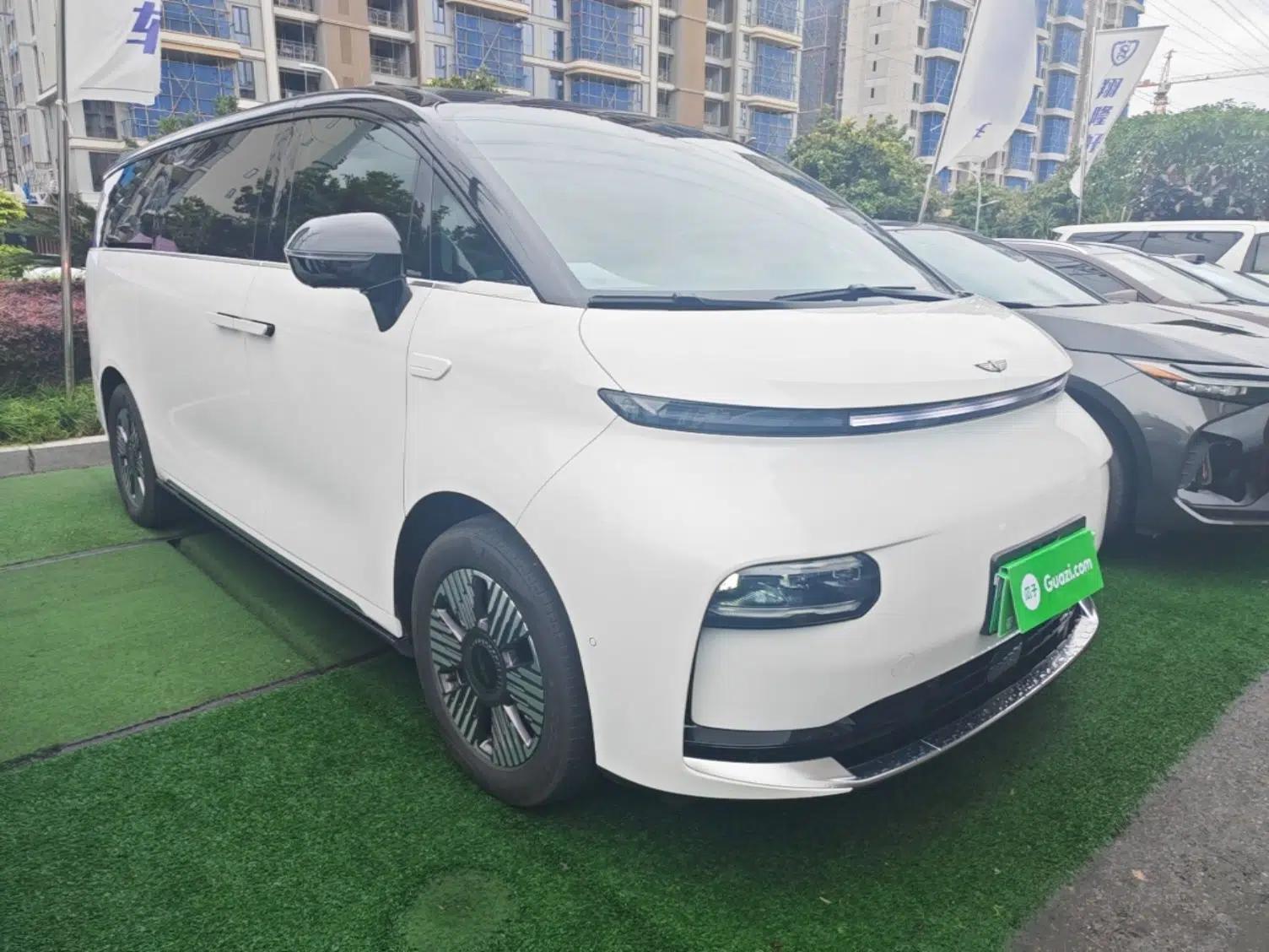 Geely Galaxy LEVC L380 2024 140-Degree 6-Seater All-Wheel-Drive Ultra — миниатюра 3