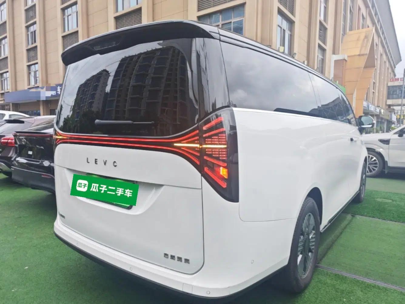 Geely Galaxy LEVC L380 2024 140-Degree 6-Seater All-Wheel-Drive Ultra — миниатюра 6