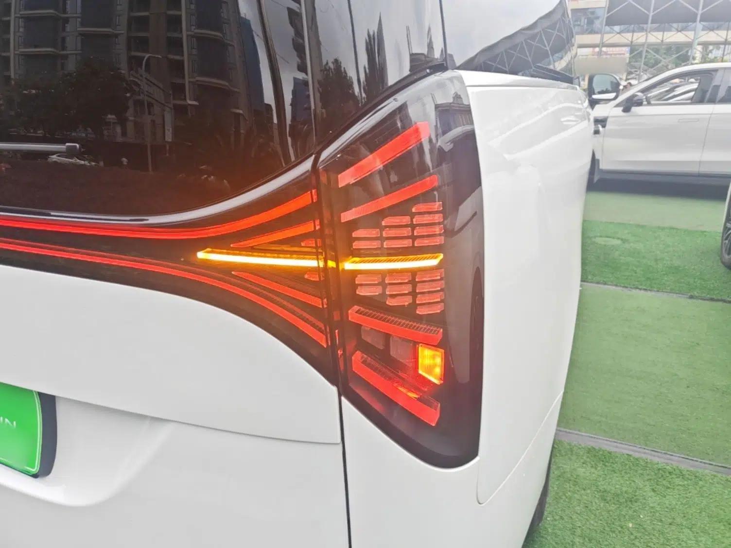 Geely Galaxy LEVC L380 2024 140-Degree 6-Seater All-Wheel-Drive Ultra — миниатюра 7