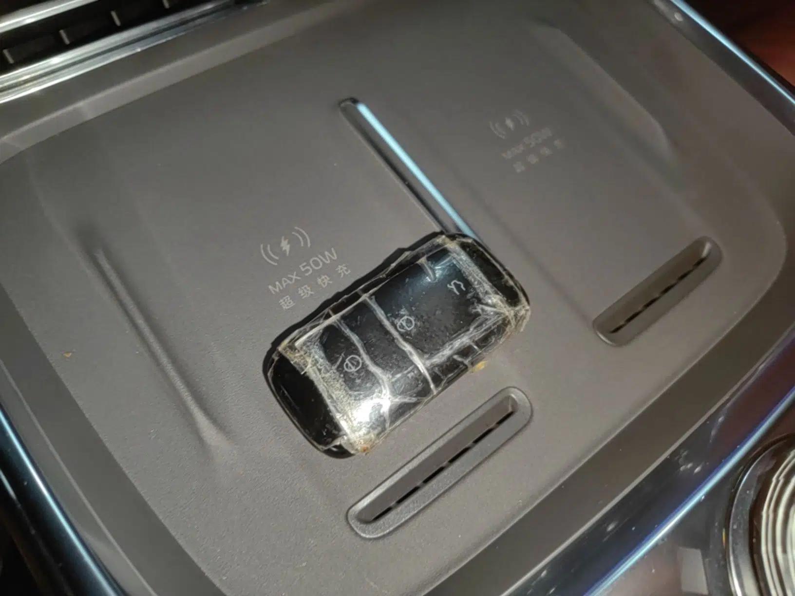 Geely Galaxy M9 2025 Model 210km Four-Wheel-Drive Leading Edition — миниатюра 22