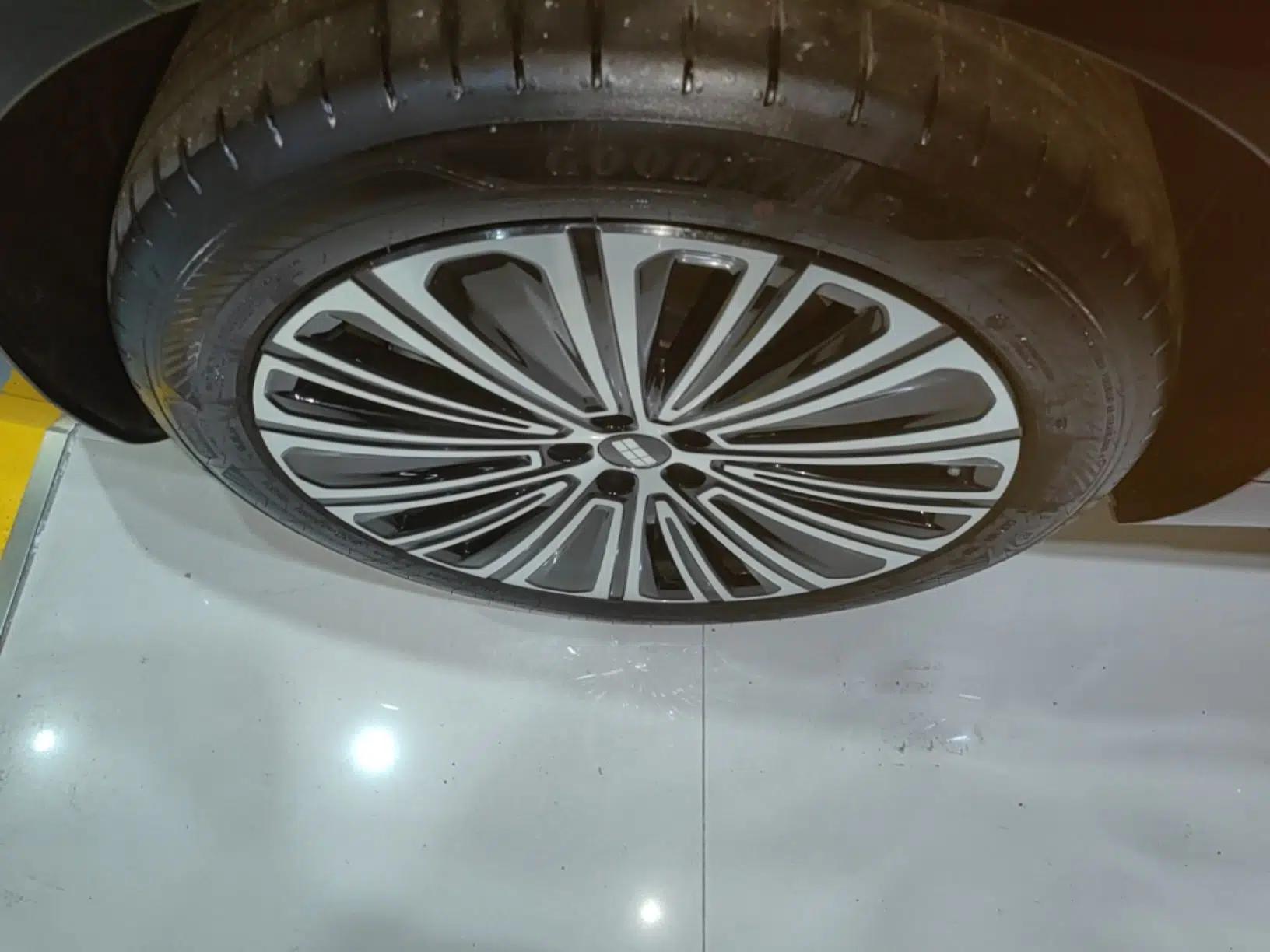 Geely Galaxy M9 2025 Model 210km Four-Wheel-Drive Leading Edition — миниатюра 9