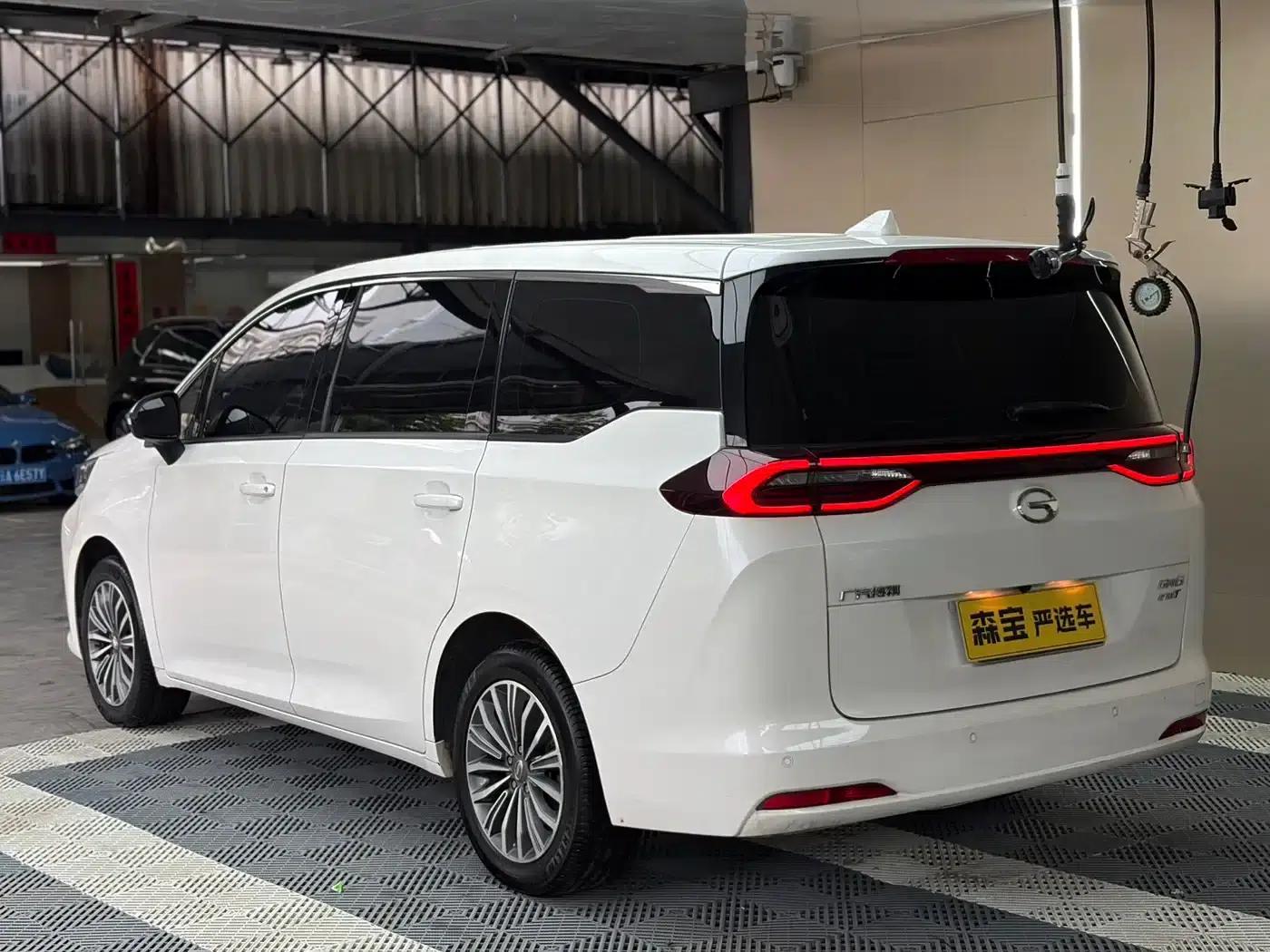 Trumpchi M6 2019 270T DCT Premium Edition (Six Seats) National VI Emission Standard — миниатюра 5