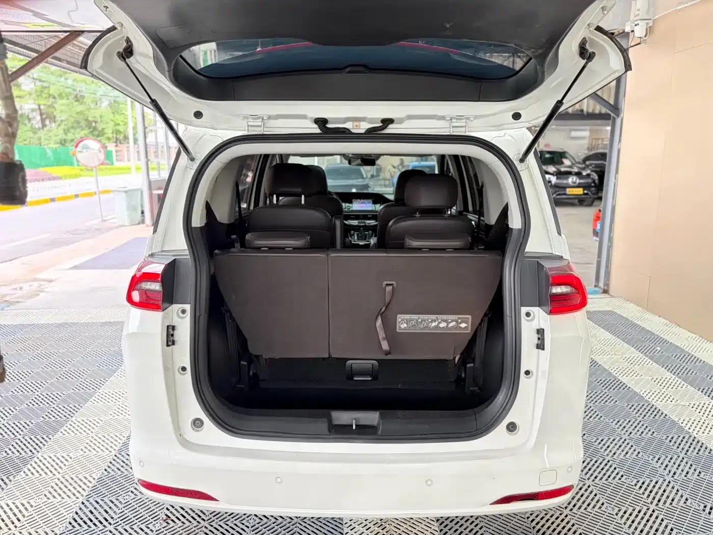 Trumpchi M6 2019 270T DCT Premium Edition (Six Seats) National VI Emission Standard — миниатюра 7