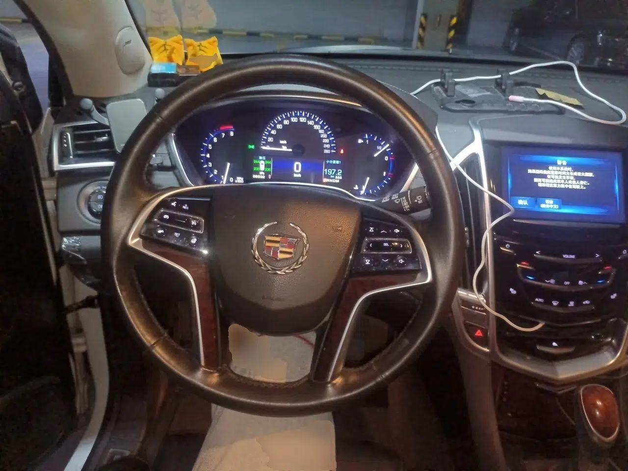 Cadillac SRX 2015 3.0L Elite Model — миниатюра 11