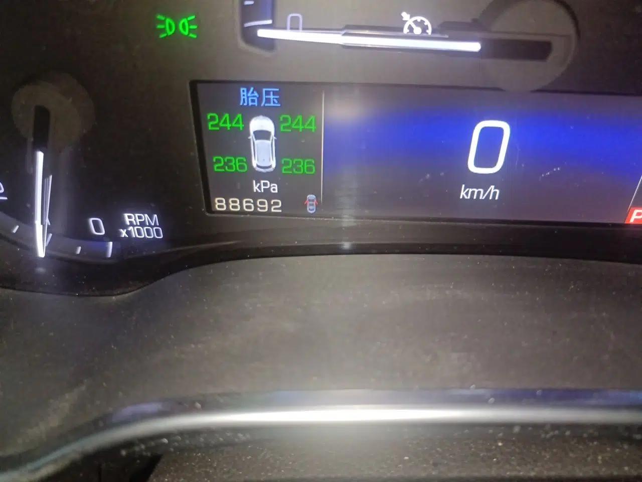 Cadillac SRX 2015 3.0L Elite Model — миниатюра 13