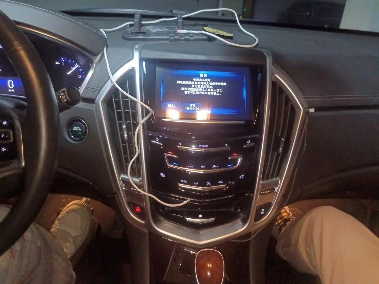 Cadillac SRX 2015 3.0L Elite Model — миниатюра 14