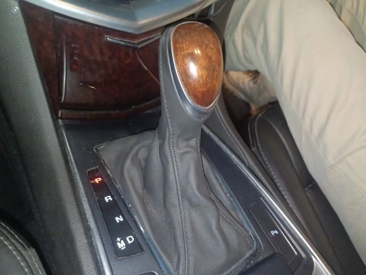 Cadillac SRX 2015 3.0L Elite Model — миниатюра 15