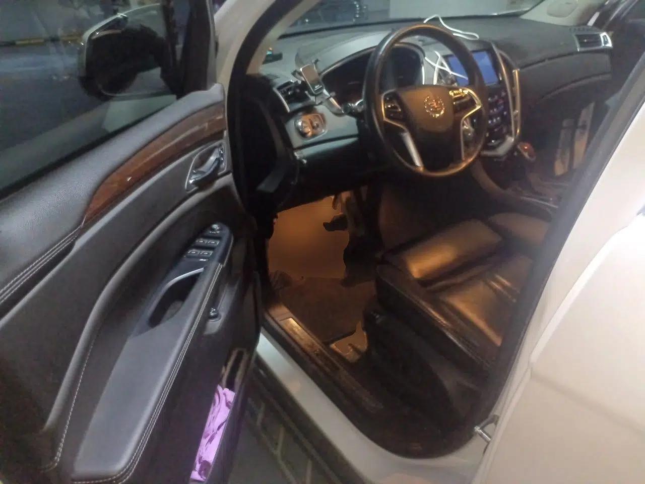Cadillac SRX 2015 3.0L Elite Model — миниатюра 17