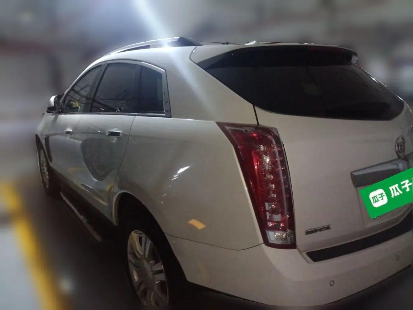 Cadillac SRX 2015 3.0L Elite Model — миниатюра 4