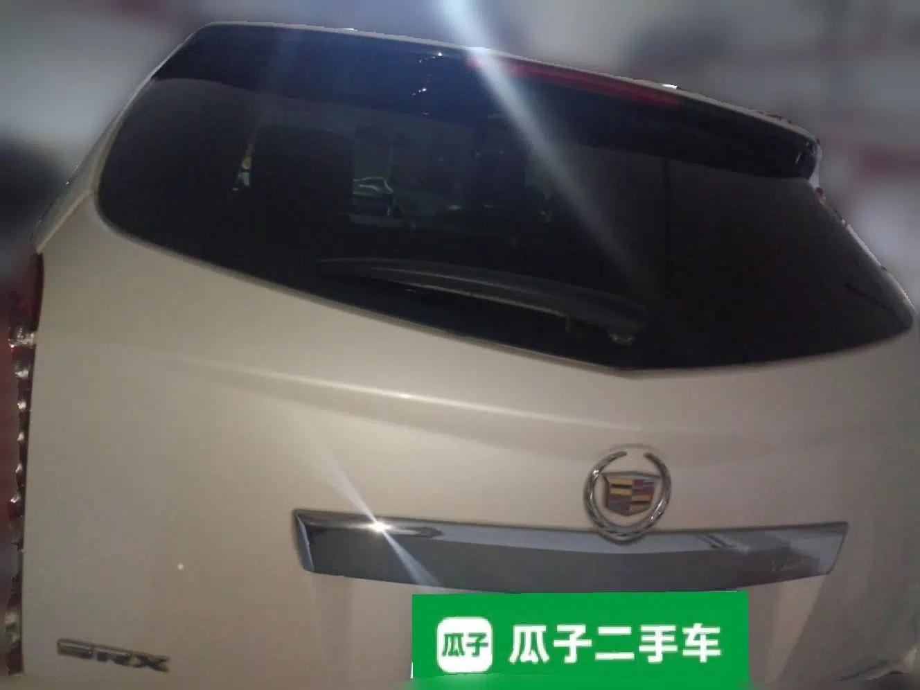 Cadillac SRX 2015 3.0L Elite Model — миниатюра 5