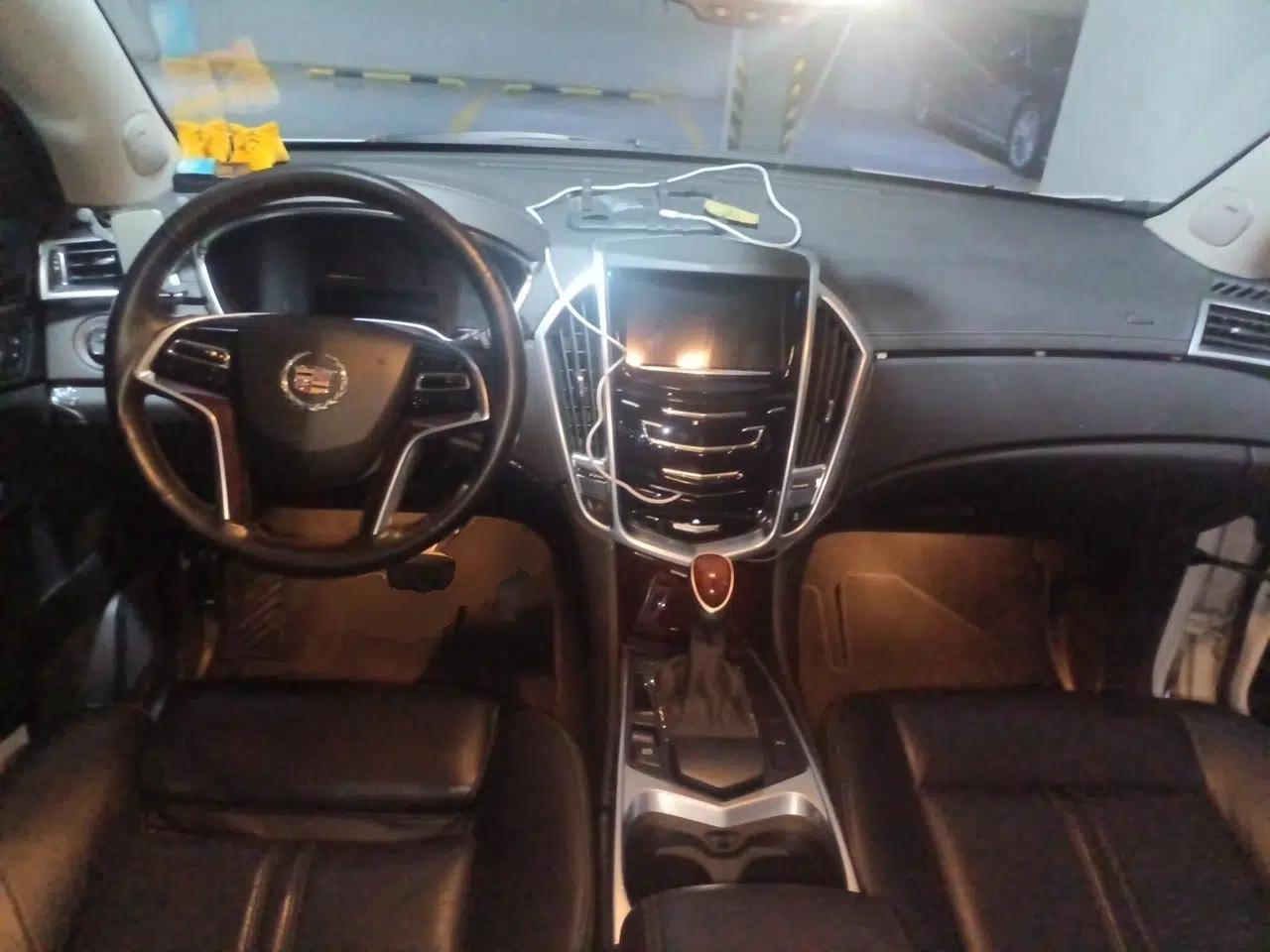 Cadillac SRX 2015 3.0L Elite Model — миниатюра 10