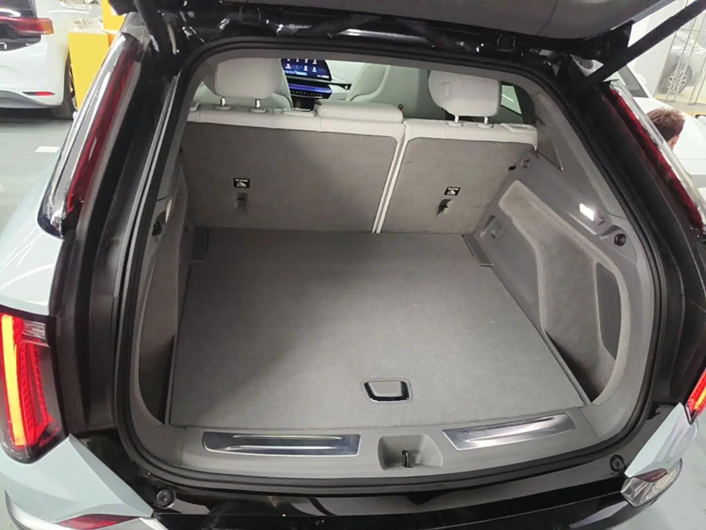 Cadillac OPTIQ 2024 Four-Wheel Drive Long-Range Version — миниатюра 21