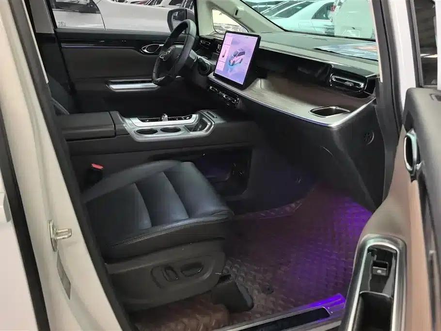 Trumpchi E8 2024 Glory Series 2.0L Smart Edition — миниатюра 8