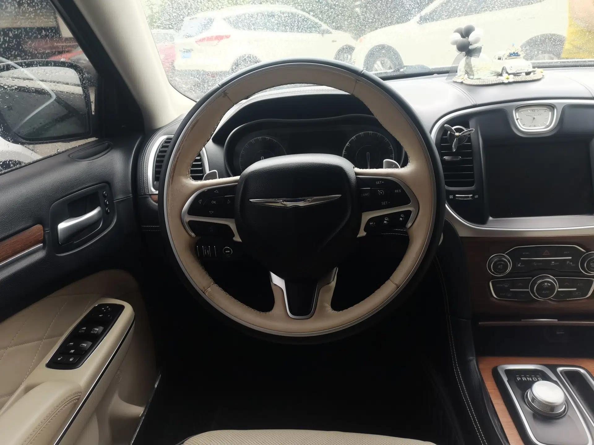 Chrysler 300C 2016 3.0L Supreme Edition — миниатюра 11