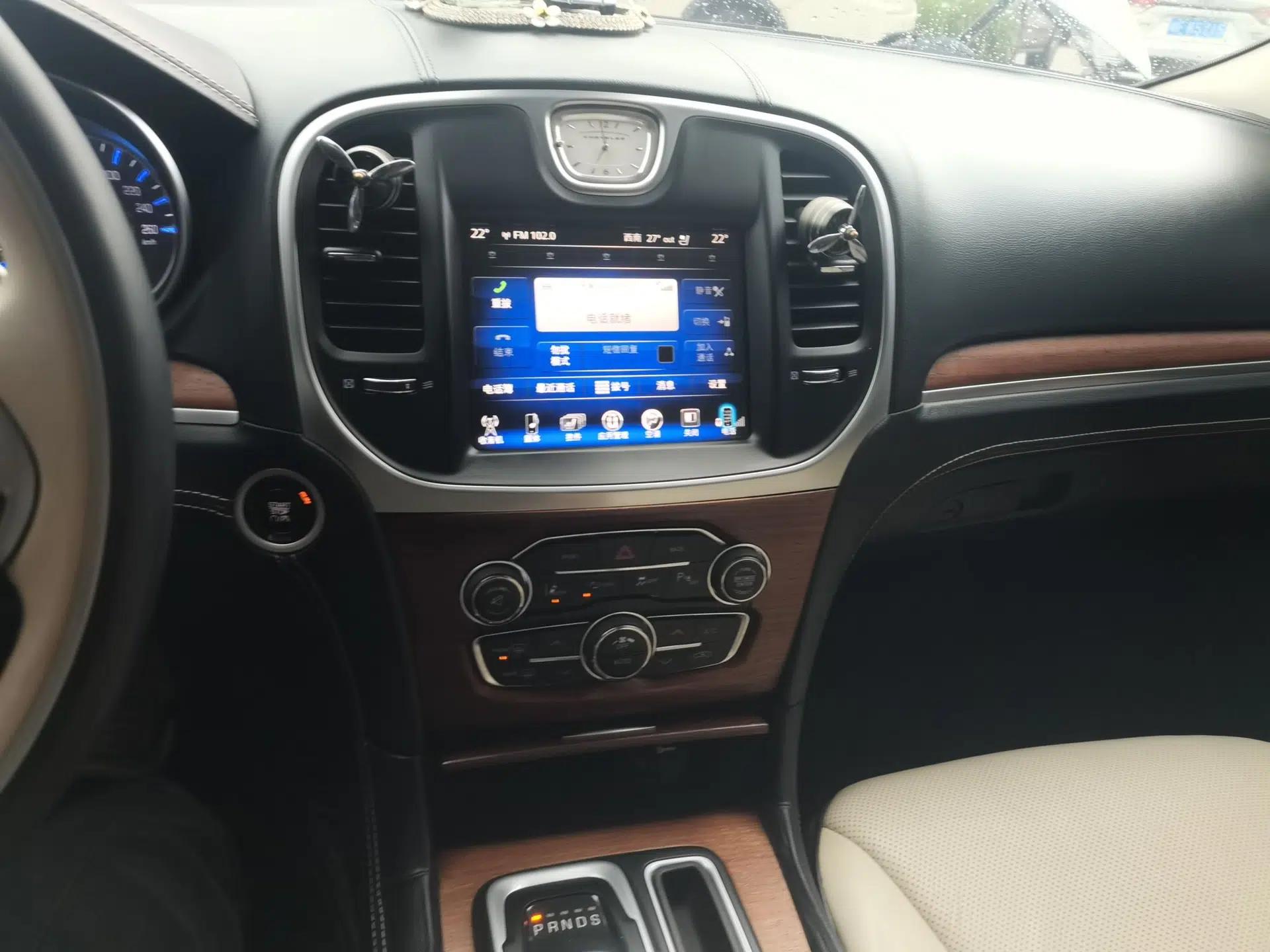 Chrysler 300C 2016 3.0L Supreme Edition — миниатюра 14