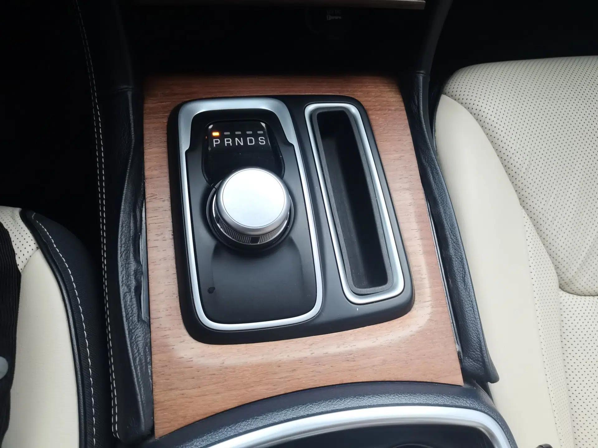 Chrysler 300C 2016 3.0L Supreme Edition — миниатюра 15