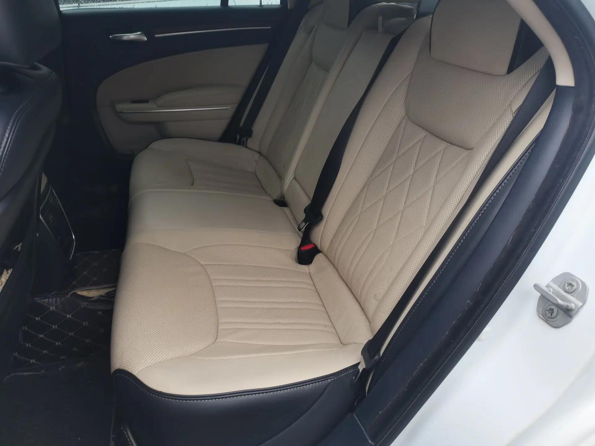 Chrysler 300C 2016 3.0L Supreme Edition — миниатюра 18